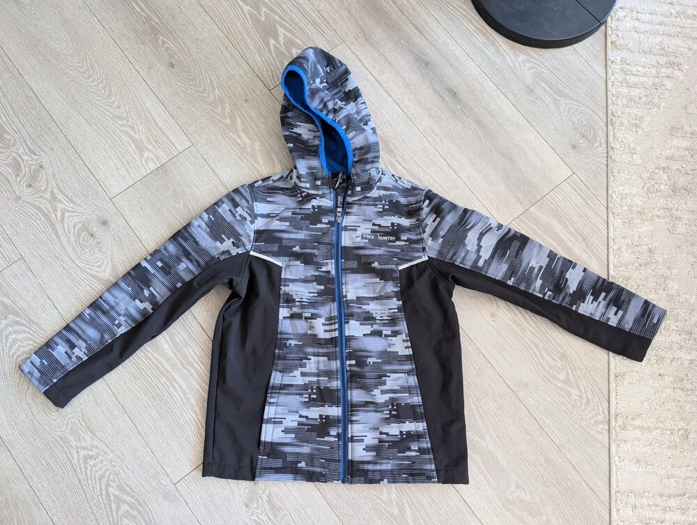 Free Country reflective gray/black camo hooded softshell jacket youth XL 10-12